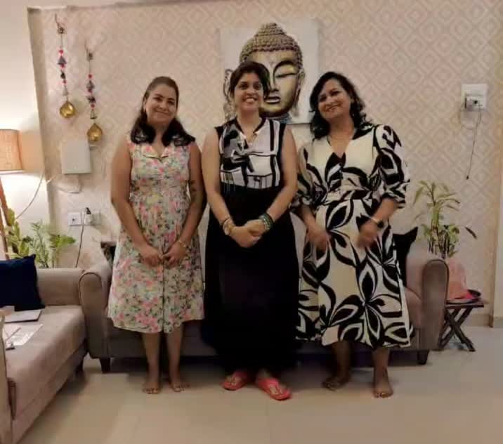 Clients after a signature reading with Rruchi Modayi