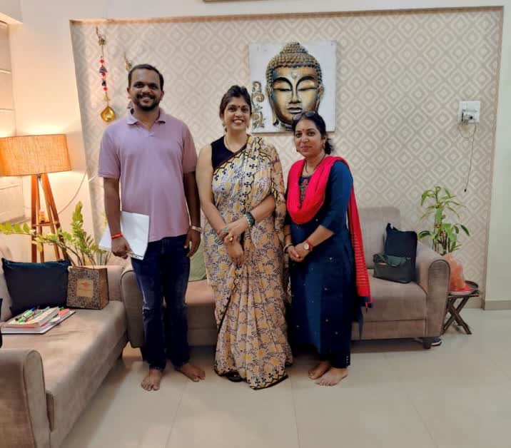 A couple after their session with Rruchi Modayi