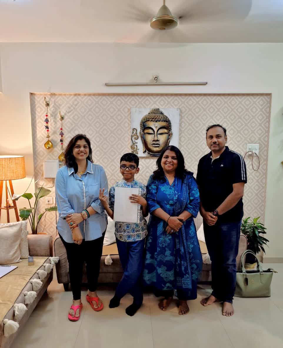 A family after their session with Rruchi Modayi